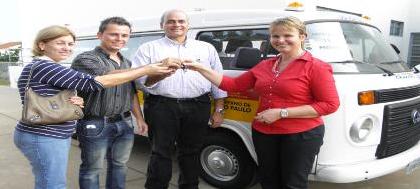 Apae compra Kombi escolar com emenda de deputada