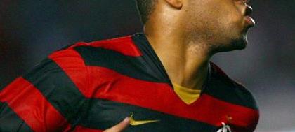 Sanchez diz que Adriano está perto do Timão