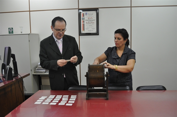 Juiz sorteia nomes para júris em maio