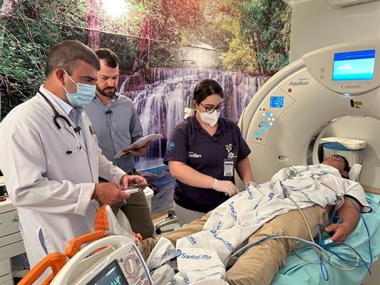 Colaboradores da Santa Casa participaram do treinamento que visa diminuir o tempo para atendimento de pacientes vítimas de AVC (Foto: Santa Casa)