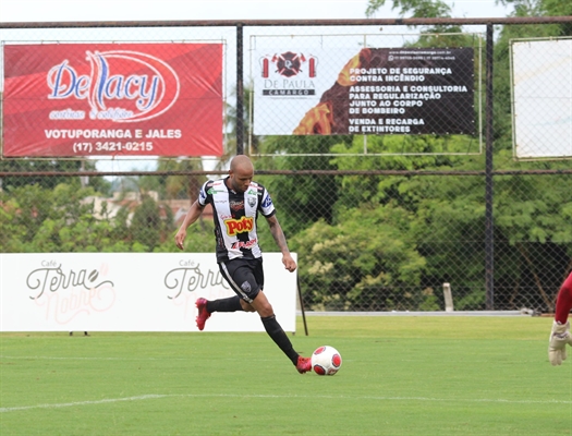 A Votuporanguense faz hoje, dentro de casa, o último jogo da primeira fase e briga pela classificação (Foto: Rafael Bento/CAV)