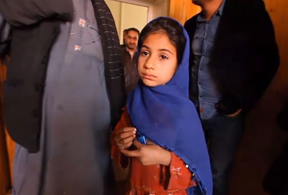 NAGHMA MOHAMMAD, DE APENAS SEIS ANOS, FOI PROMETIDA A UM JOVEM DE 19
