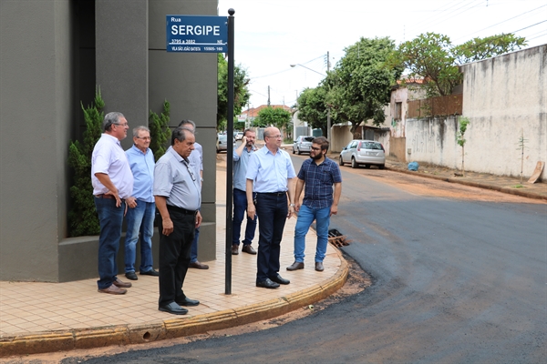 Prefeito João Dado visita obras na manhã desta quinta-feira