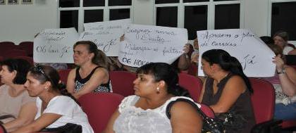 Professores cobram aprovação de plano de cargos