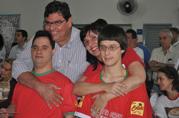 Fernando e Claudinei são jovens especiais e conquistaram seu espaço no mercado de trabalho