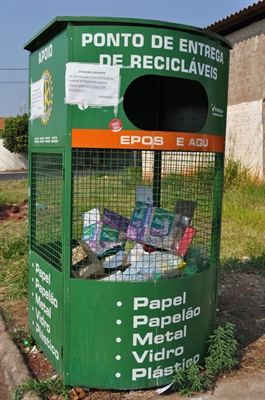 Saev pede conscientização no uso de lixeiras