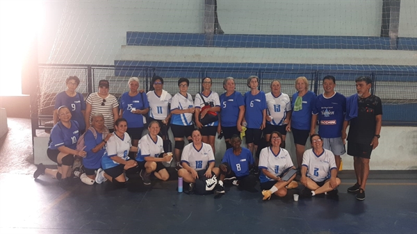 Sob o comando do técnico Marcinho Fukuiama, as equipes femininas de 60+ e 70+ enfrentaram a equipe de Urânia em um duelo emocionante (Foto: Divulgação)