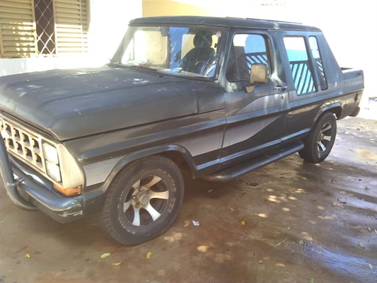 Família busca por caminhonete Ford F-1000, placa AAQ3911, furtada na madrugada da última quarta-feira (24), no Parque das Nações  (Foto: Arquivo pessoal)