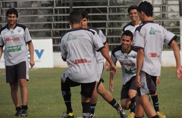 Time Sub-20 pronto para pegar a Santacruzense