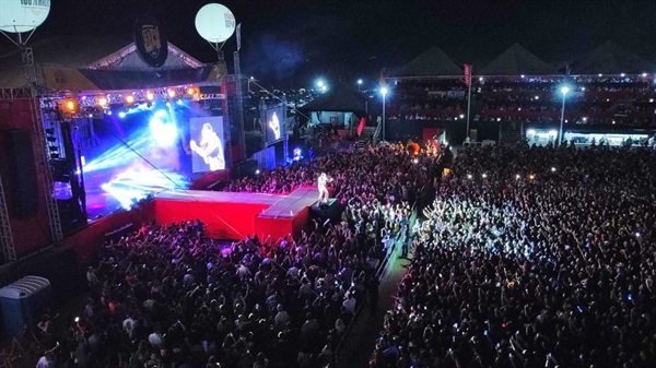 Luan Santana levou uma verdadeira multidão para a Expo Show (Foto: Expo Show/ David S Moita 