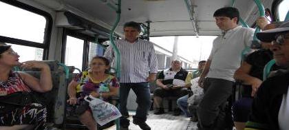 Prefeito testa novo serviço de transporte coletivo