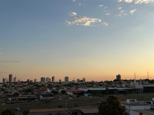 Defesa Civil recomenda hidratação e cuidados redobrados após cidade registrar uma das menores umidades do Estado (Foto: A Cidade)