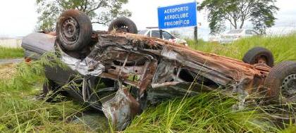 Acidente deixa três feridos na rodovia Péricles Bellin