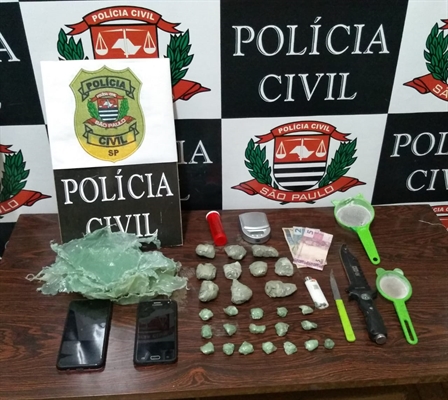 Polícia: os jovens foram encaminhados para a sede da Dise e autuados em flagrante após serem pegos com drogas (Divulgação/Polícia)