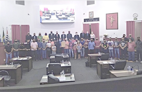 O grupo “Amigos para o Bem” recebeu da Câmara um Voto de Congratulação pelo seu trabalho prestado à comunidade  (Foto: Câmara de Votuporanga )