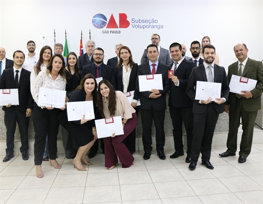 Na oportunidade, 12 ex-alunos se tornaram aptos ao exercício da profissão (Foto: Divulgação/Unifev)