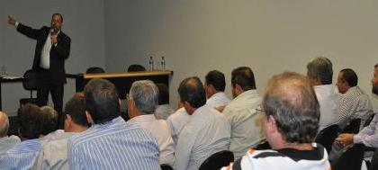 Prefeitos discutem medidas para aumentar recursos