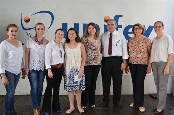 Estudantes recebem prêmio de concurso internacional