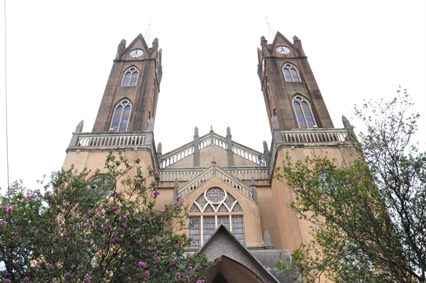 Missas voltaram a ser celebradas na Catedral Nossa Senhora Aparecida, em Votuporanga. (Foto: Prefeitura de Votuporanga)