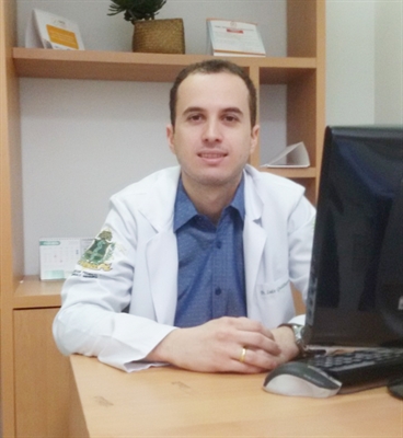 O SanSaúde apoia o movimento e conversou com o neurologista Dr. Luís Guilherme Ronchi, que deu detalhes da patologia (Foto: Santa Casa de Votuporanga)