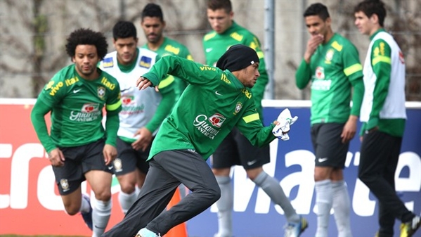 Felipão confirma Seleção com três atacantes