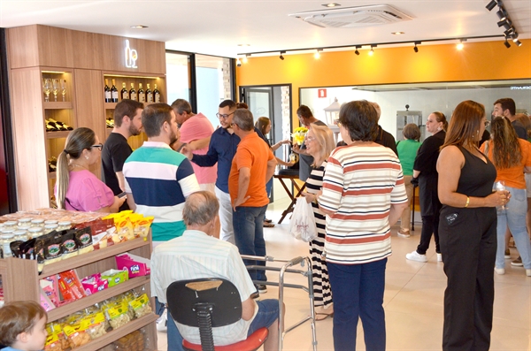 MultiFrango Rotisseria reinaugura espaço ampliado com novos produtos e ambiente moderno