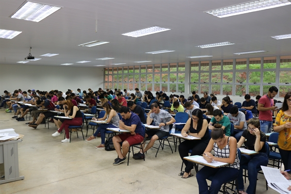 Os aprovados já podem efetuar a matrícula no curso almejado (Foto: Divulgação/Unifev)