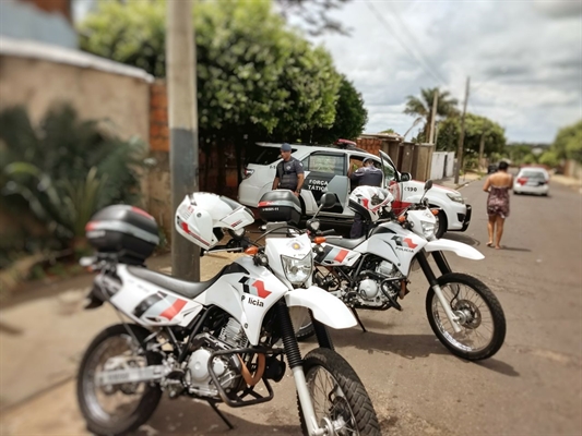 O flagrante foi realizado durante patrulhamento da Força Tática pelo bairro Estação, em Votuporanga (Foto: Divulgação/Polícia Militar)