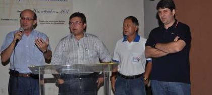 Prefeito e Carlão buscam recursos para arena multiuso