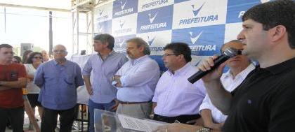 Secretários estaduais inauguram parque aquático 