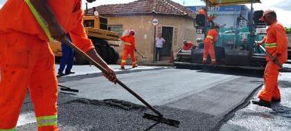 Secretaria faz recapeamento de ruas do centro