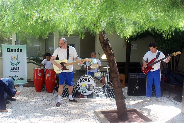 A banda da Associação de Pais e Amigos dos Excepcionais (Apae) cantou e encantou os colaboradores, médicos, pacientes e acompanhantes da Santa Casa de Votuporanga (Foto:Santa Casa de Votuporanga)