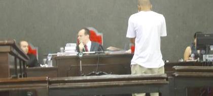 Júri condena réu que ficará em liberdade