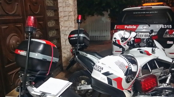 A ROCAM prendeu na noite da última sexta-feiramais um indivíduo com mandado de prisão em aberto pelo crime de furto (Foto: Divulgação/Polícia Militar)