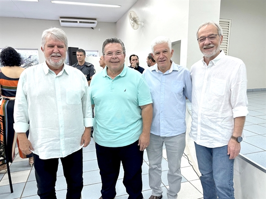 A foto que deu o que falar: Seba, Carlão, Cabo Valter e Kidão Fachini. Já especulam que é a consolidação do cabo Valter de vice. Será? (Foto: Reprodução)