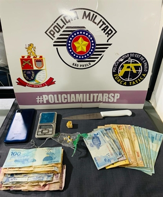 A Polícia Militar de Votuporanga prendeu um morador de Campinas com pedras de crack e mais de R$ 4 mil em dinheiro (Foto: Divulgação)