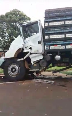 Um motorista de Pindorama morreu na manhã desta segunda-feira (21), em um acidente na rodovia Euclides da Cunha, em Votuporanga (Foto: A Cidade)