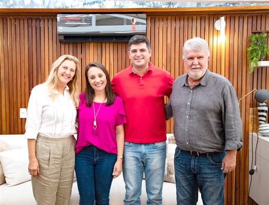 O prefeito Jorge Seba e a primeira-dama e presidente do Podemos de Votuporanga, Rose Seba, se reuniram com a deputada federal Renata Abreu, e com o presidente estadual da sigla, Gabriel Melo, em busca de recursos  (Foto: Assessoria)