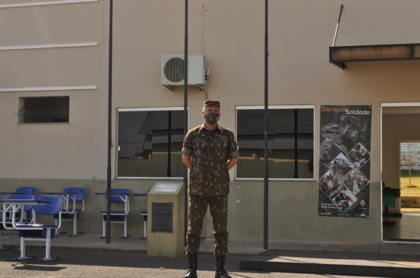 O Comandante do Tiro de Guerra 02-088, de Votuporanga, o 1º Sargento Mário Dênis Machado, assumiu a corporação no fim de 2018 (Foto: A Cidade)