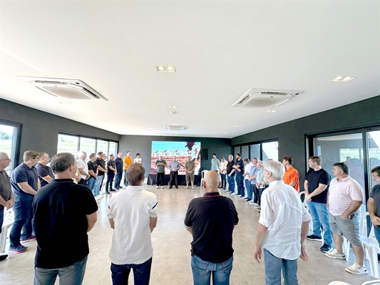Mais de 40 lideranças empresariais de Votuporanga participaram da reunião de 25 anos do “Grupão” realizada no domingo (27) (Foto: Arquivo pessoal)