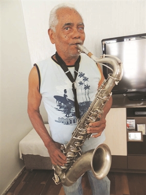 O sax do Tesourinha toca uma marcha fúnebre. Ele está morto. (Foto: Arquivo Pessoal)