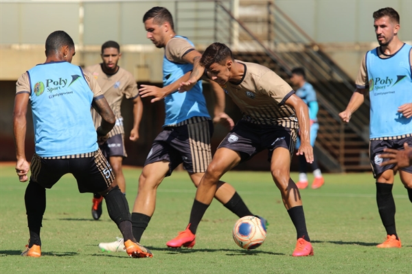 CAV reestreia nesta terça-feira (26) com novidades e técnico Rogério Corrêa tem todo o elenco disponível para entrar em campo (Foto: Rafael Bento/CAV) 