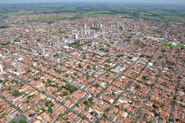 Considerando uma população de 100 mil habitantes e 250 igrejas evangélicas, há um templo para cada 400 pessoas  (Foto: Prefeitura de Votuporanga)