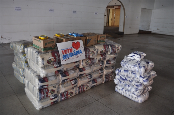 Campanha ‘Votu Solidária’ já arrecadou 25 toneladas de alimentos para ajudar entidades (A Cidade)