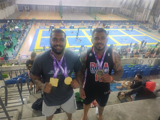 Os irmãos Oliveira conquistaram medalhas no campeonato internacional que ocorreu no Rio de Janeiro (Foto: Divulgação)