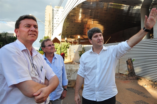 Prefeito visita obras do shopping e da Concha Acústica