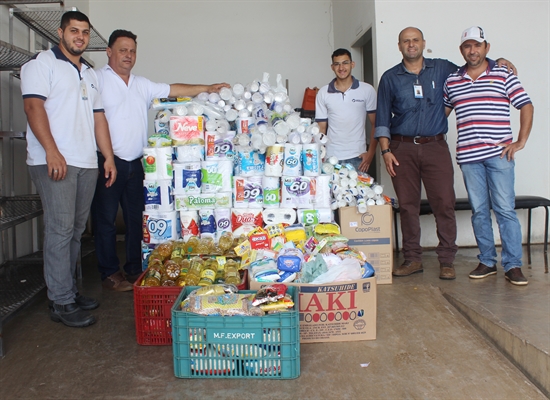 Pontes Gestal entrega 14.000 copos descartáveis para Santa Casa (Foto: Divulgação/Santa Casa)