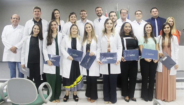 Quinze residentes médicos se tornaram especialistas após anos de muita dedicação (Foto: Santa Casa)