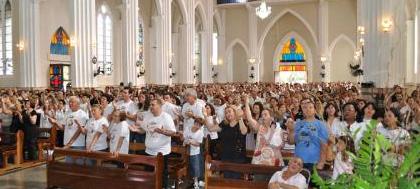 Fiéis se emocionam na missa de 1 ano sem padre Edemur