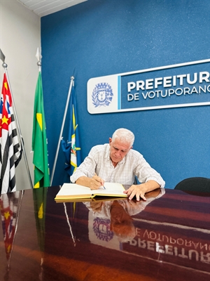 Cabo Valter assumiu ontem o comando da Prefeitura de Votuporanga em virtude das férias do prefeito Jorge Seba (Foto: Prefeitura de Votuporanga)